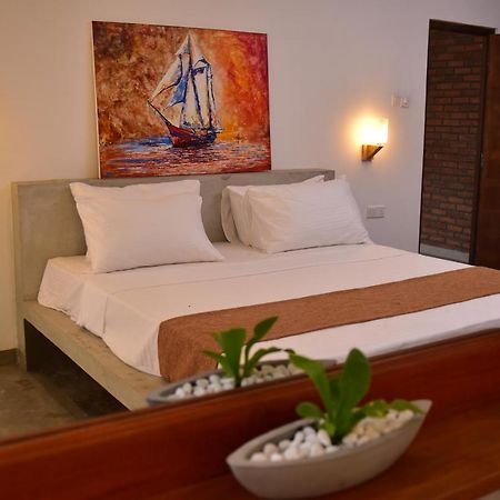 Lily Holiday Apartments Hikkaduwa Buitenkant foto