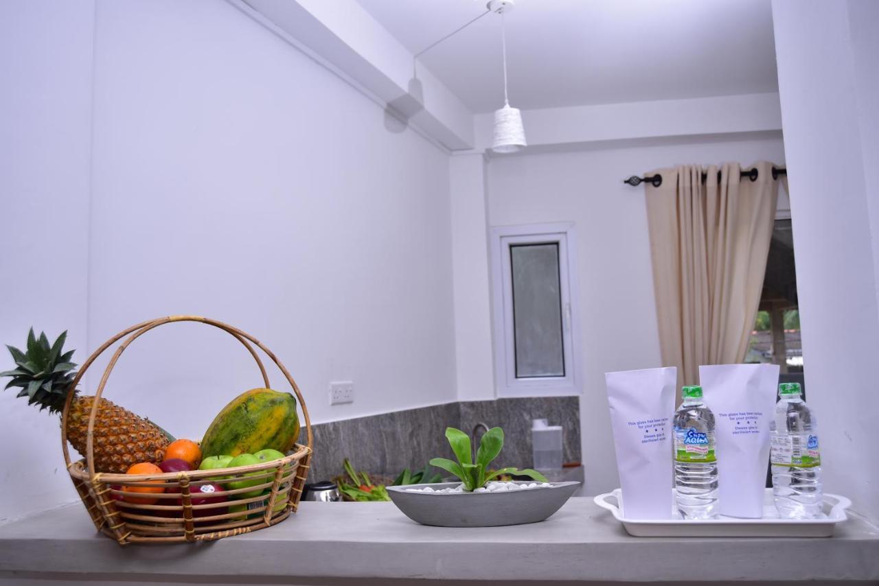 Lily Holiday Apartments Hikkaduwa Buitenkant foto