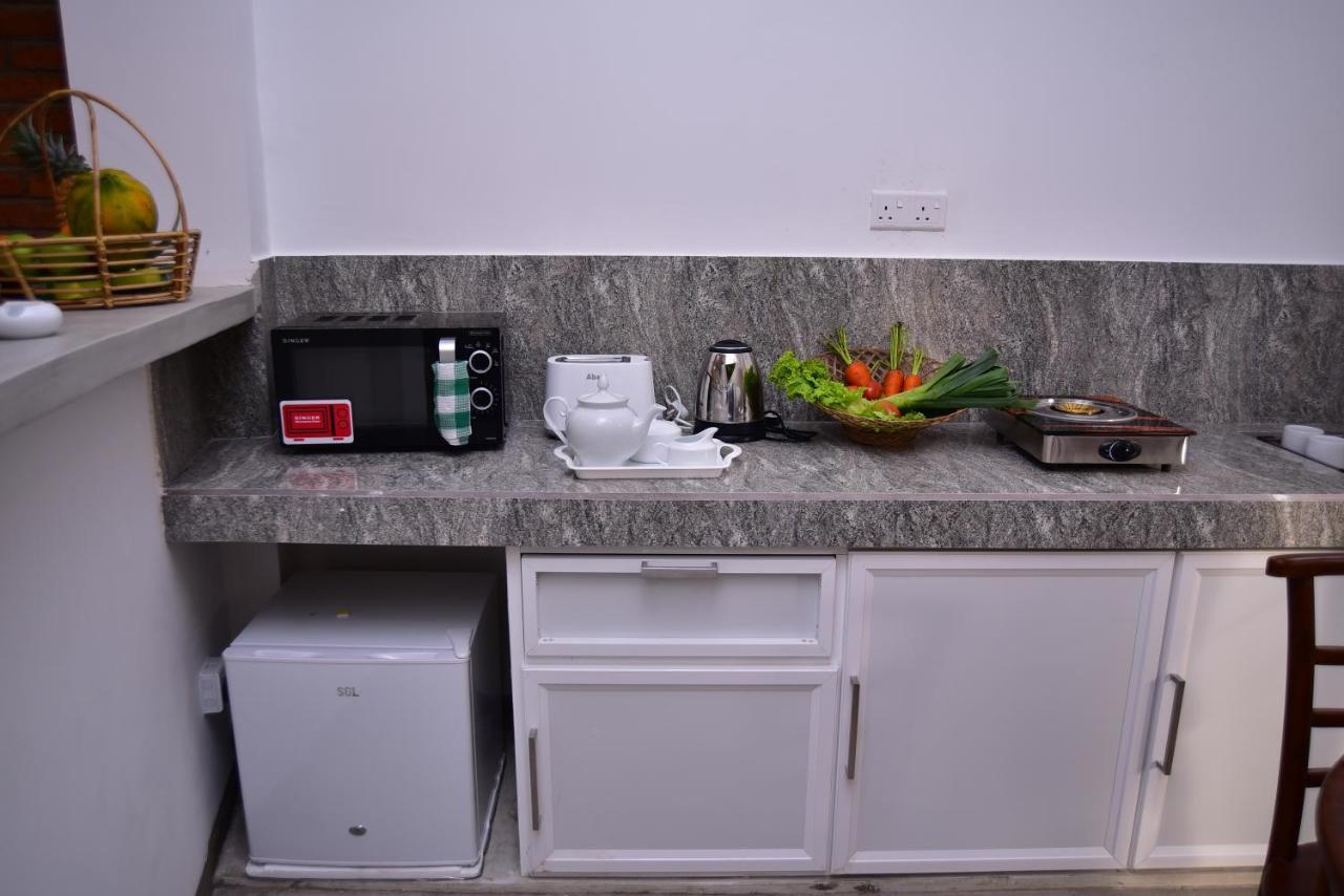 Lily Holiday Apartments Hikkaduwa Buitenkant foto