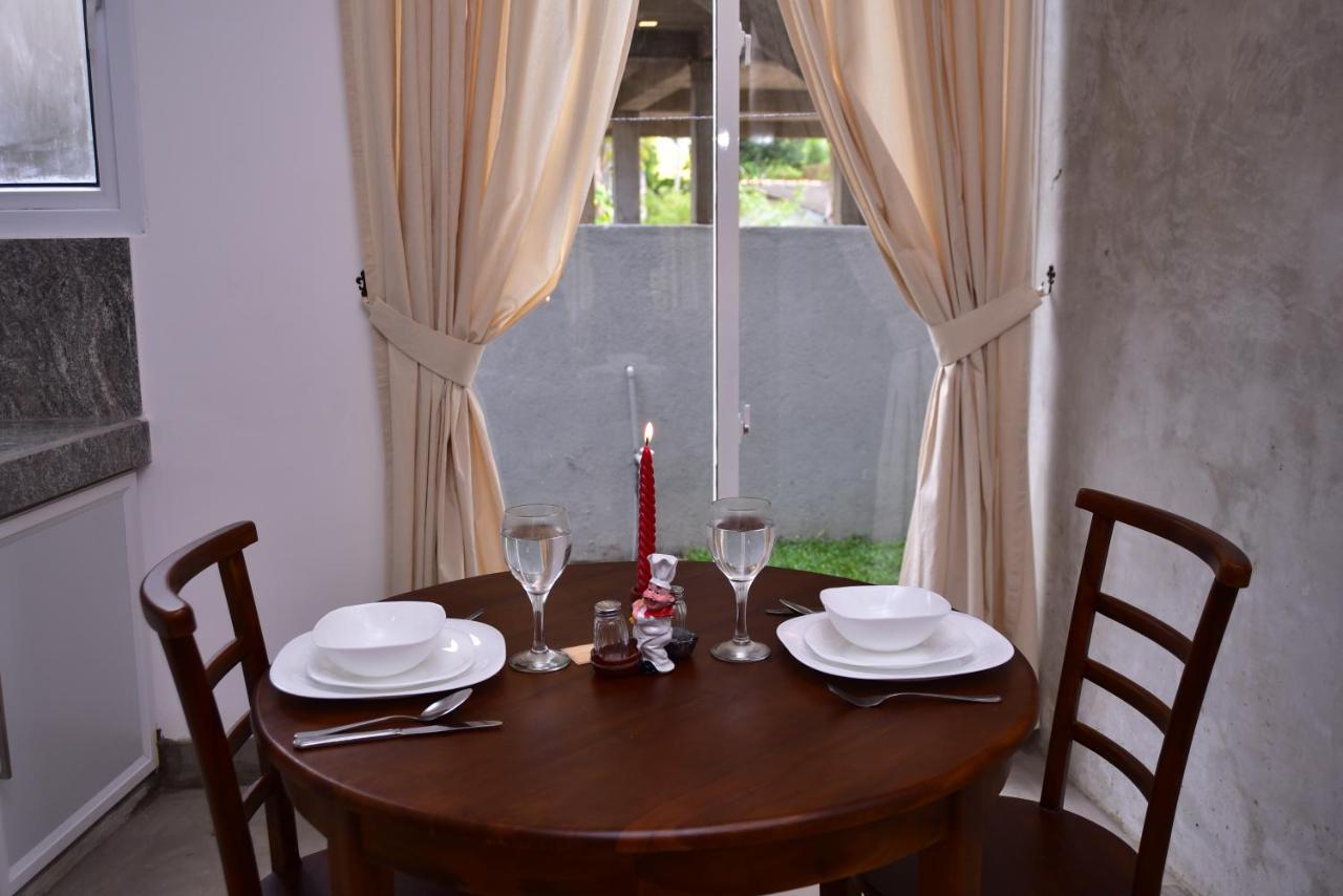 Lily Holiday Apartments Hikkaduwa Buitenkant foto