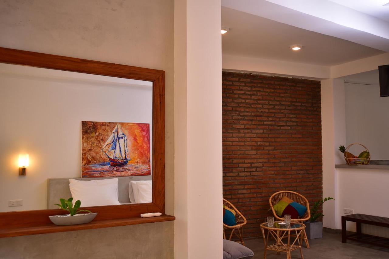 Lily Holiday Apartments Hikkaduwa Buitenkant foto
