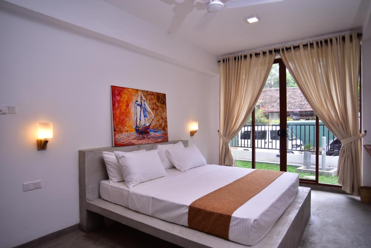 Lily Holiday Apartments Hikkaduwa Buitenkant foto