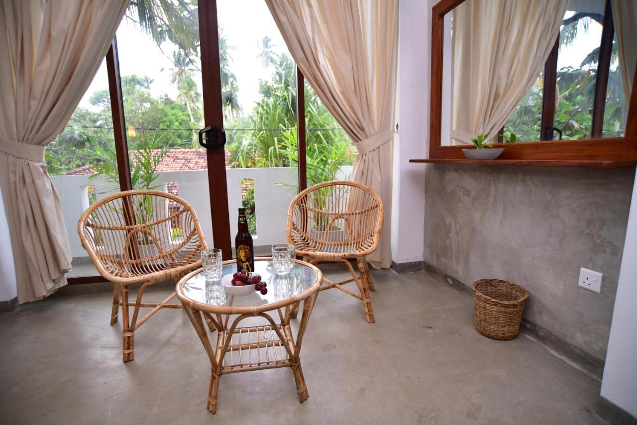 Lily Holiday Apartments Hikkaduwa Buitenkant foto