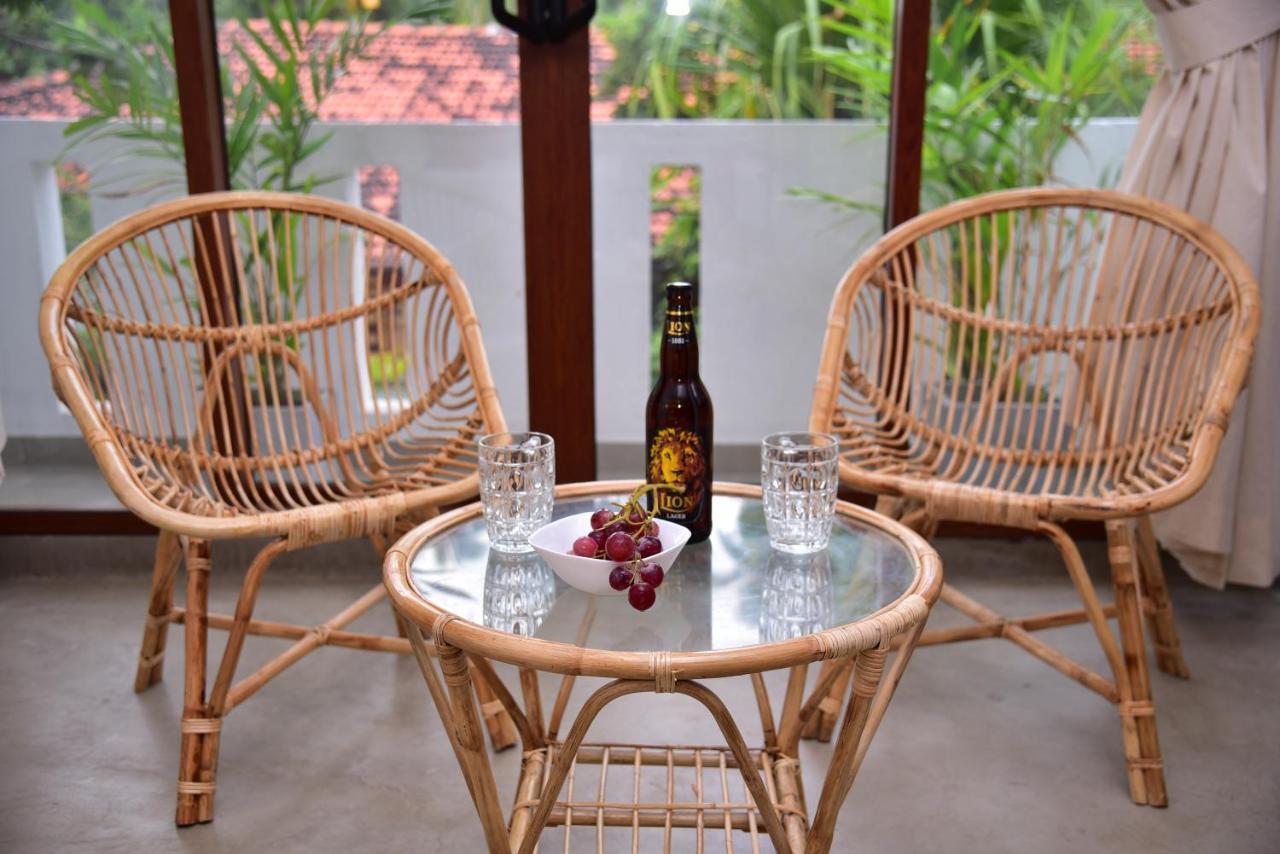 Lily Holiday Apartments Hikkaduwa Buitenkant foto